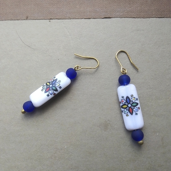 'Tokyo Calling' Dangles - Picture 3 of 3